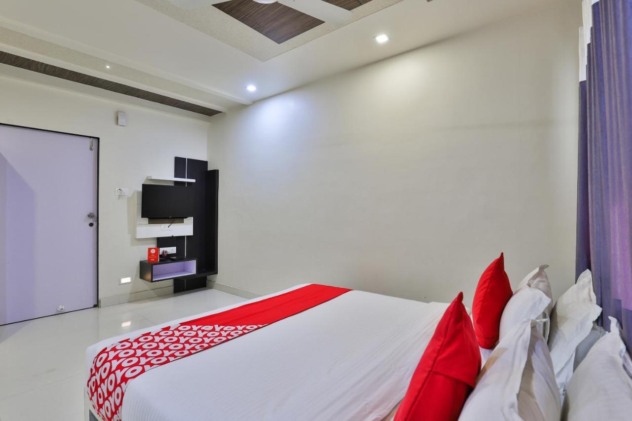 Oyo 18807 Vrajbhoomi Hotel Somnath Ngoại thất bức ảnh