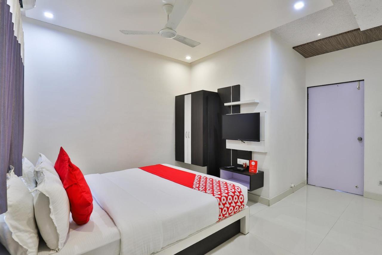 Oyo 18807 Vrajbhoomi Hotel Somnath Ngoại thất bức ảnh