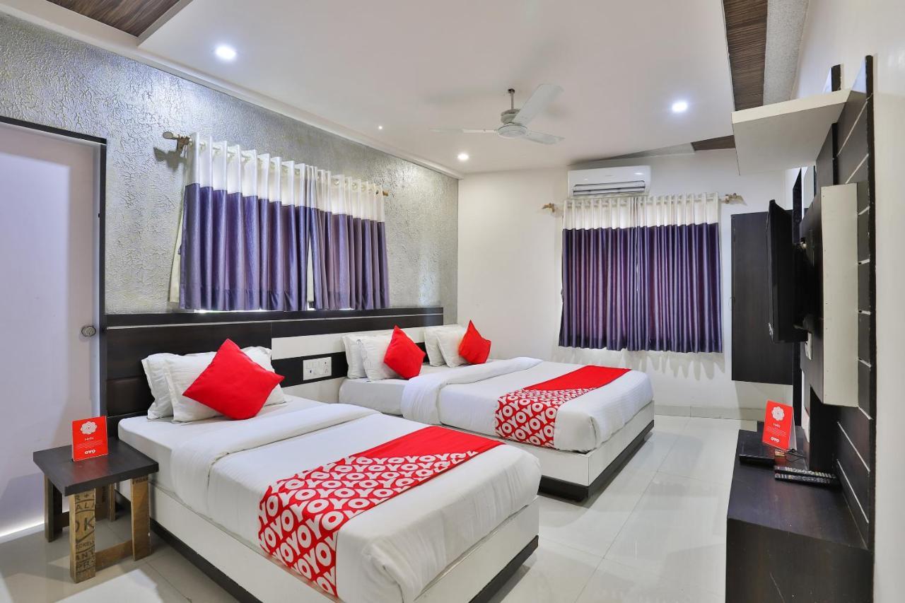 Oyo 18807 Vrajbhoomi Hotel Somnath Ngoại thất bức ảnh